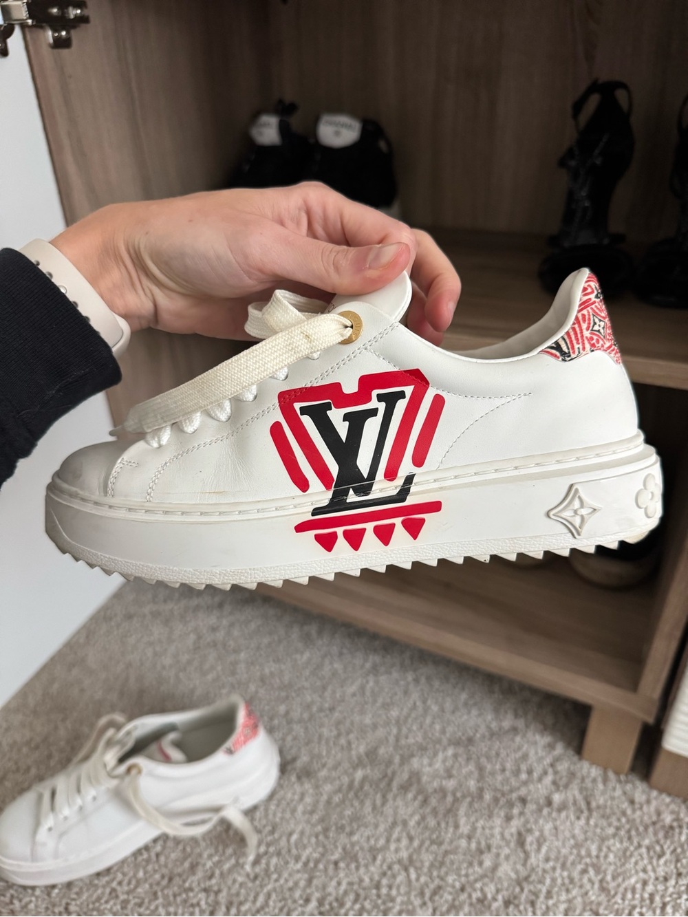 LOUIS VUITTON SNEAKERS